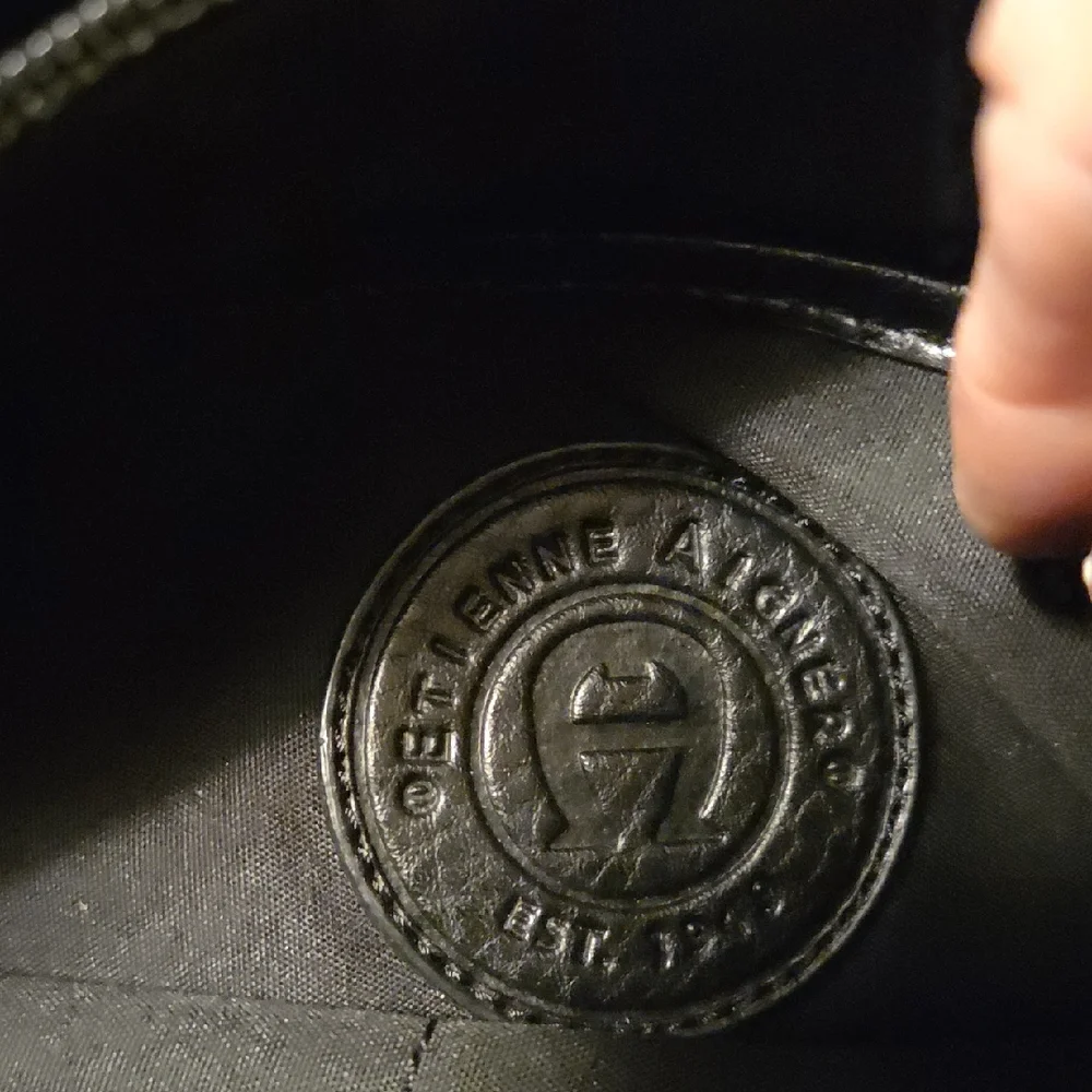 VEUC Etienne Aigner Black and Brown Shoulder Bag - Picture 11 of 15